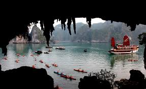 HIGHLIGHTS VIETNAM AND LUANG PRABANG, LAOS TOUR